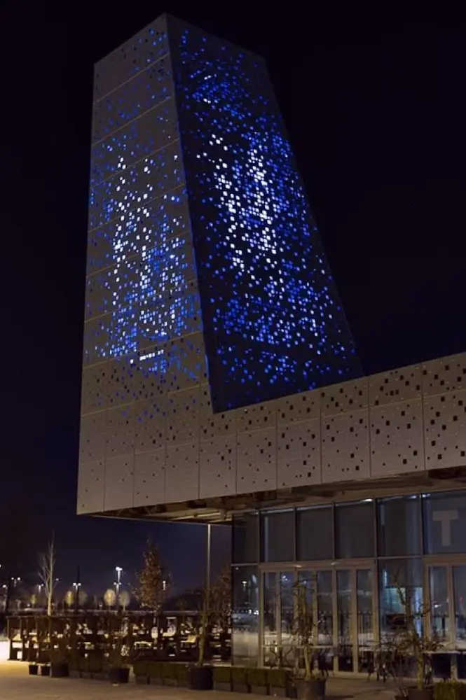 Fasad Teater di Perancis yang Menggunakan LED untuk Efek Visual