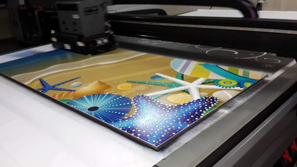 uv print dengan gambar pantai