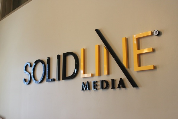 huruf timbul solidline media