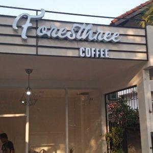 huruf timbul untuk restoran dan cafe